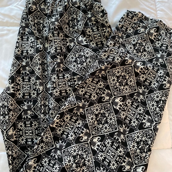 Love Tree Monochrome Patterned Pants - Picture 9 of 9